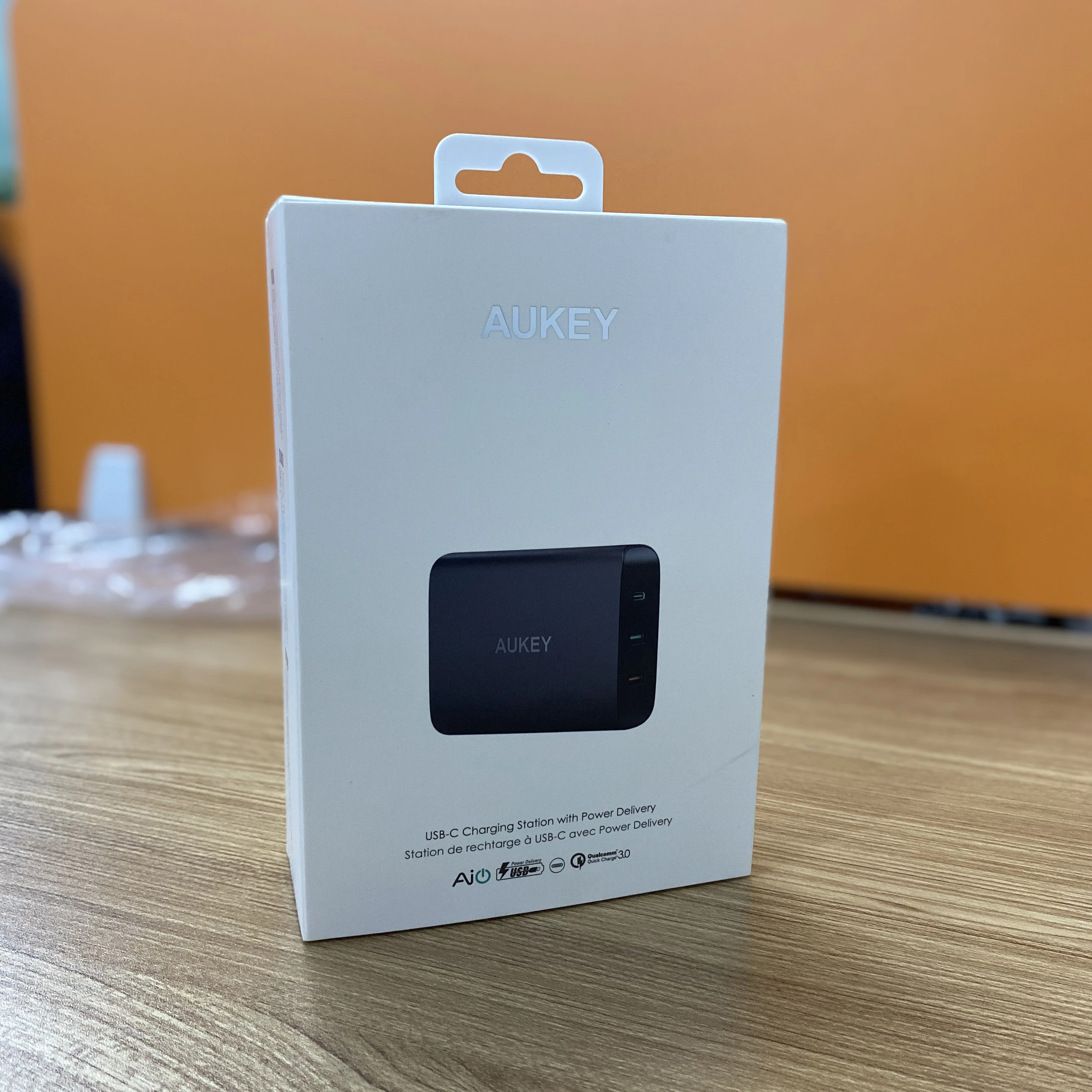 Зарядное устройство Aukey настенное зарядное для быстрой зарядки 46 Вт 3 0 18 с вилкой