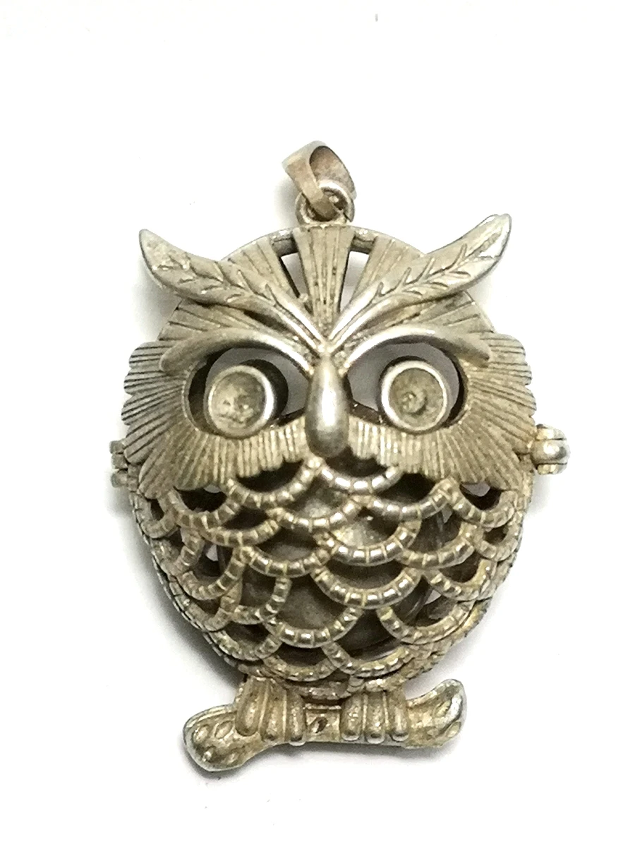 

YIZHU CULTUER ART Collection Old China Tibet Silver Handmade Lovely Owl Pendant Amulet Decoration Gift