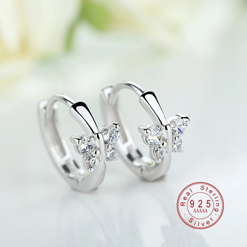 Роскошные классические серьги гвоздики серебряного цвета с бабочкой и фианитами