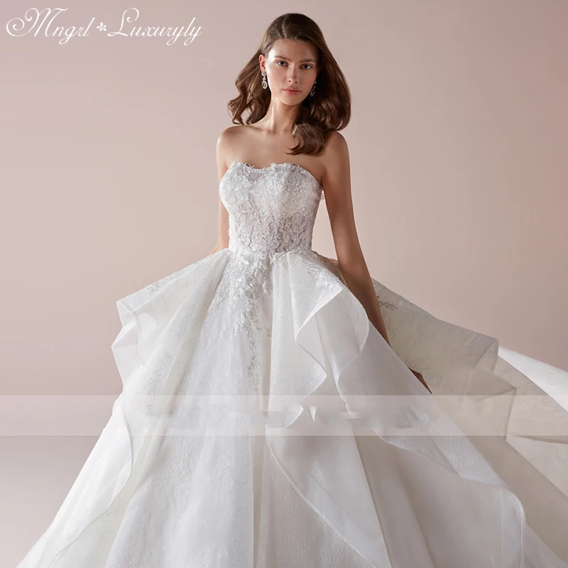 

Luxury A-line Wedding Dresses Sleeveless Tube Top Backless Glamorous Gowns Lace Applique Delicate Layered Tulle Ruffle