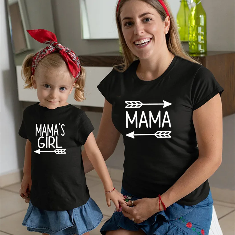 

Рубашки «Мама и я» I Love Mama and Mama» («Я люблю папу и маму»); Принт для девочек; Одежда для мамы и дочки Комплект футболок для детей и родителей с те...