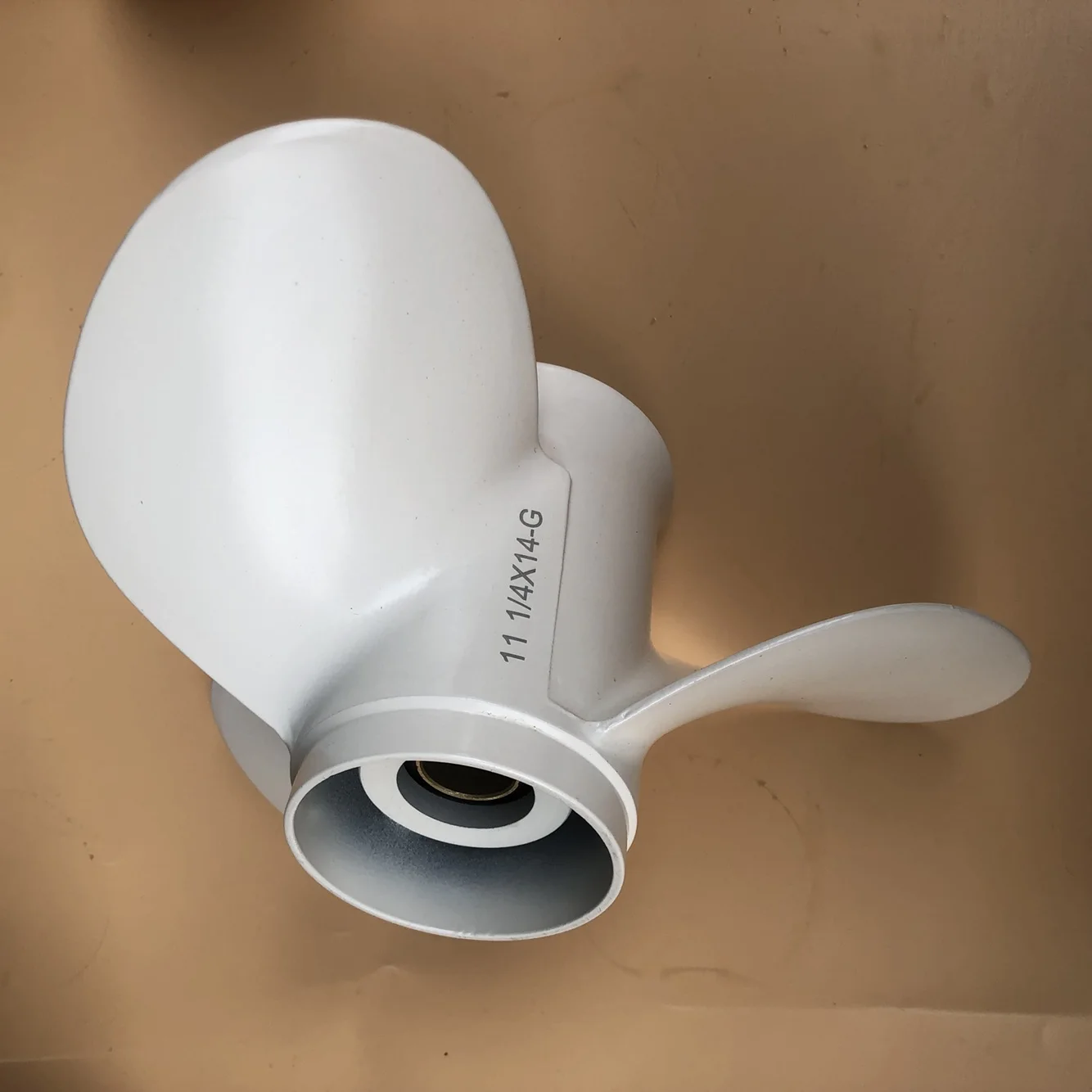 

Для 2-тактного подвесного двигателя Yamaha pinier 40 / 48 л.с. с 14-дюймовым пропеллером