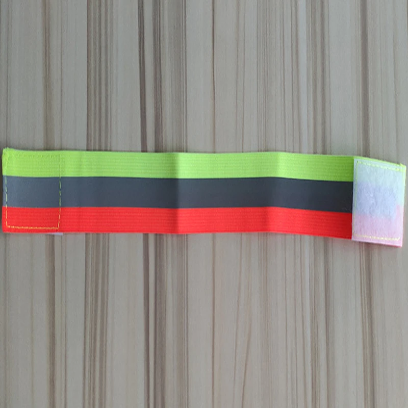 Светоотражающий эластичный ремешок на запястье для ночного