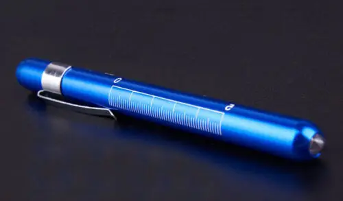 Врача медсестра инфекции диагностический световое перо с светодиодный свет и