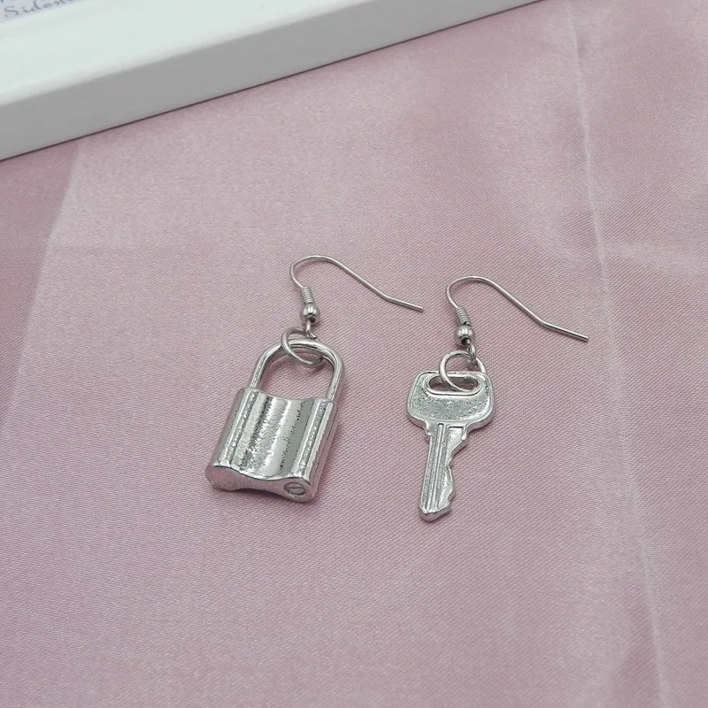 

2021 Trendy Statement Asymmetric Cold Wind Key Lock Earrings For Women Party Gifts Jewelry Wholesale