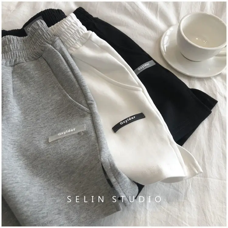 

Korean version of grey sports shorts for women's loose fit