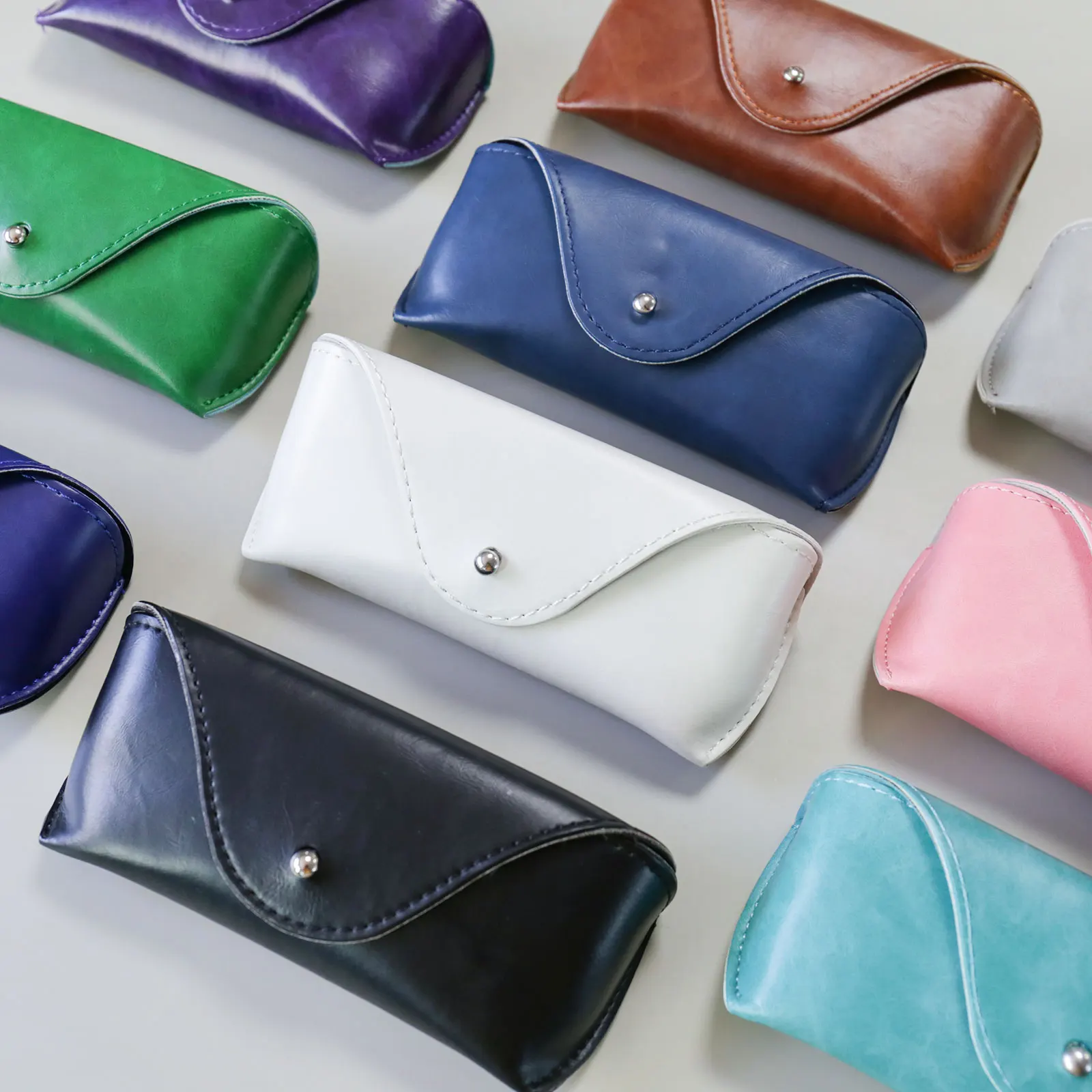 

Portable Leather Glasses Case Durable Soft Sunglasses Pouch Slim Case for Women Men Horizont al Eyeglass Case