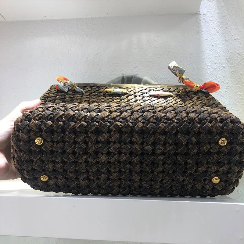 

Retro jacquard woven hollow high-capacity handbags new ladies fashion shopping bags one-shoulder messenger bag free silk scarf