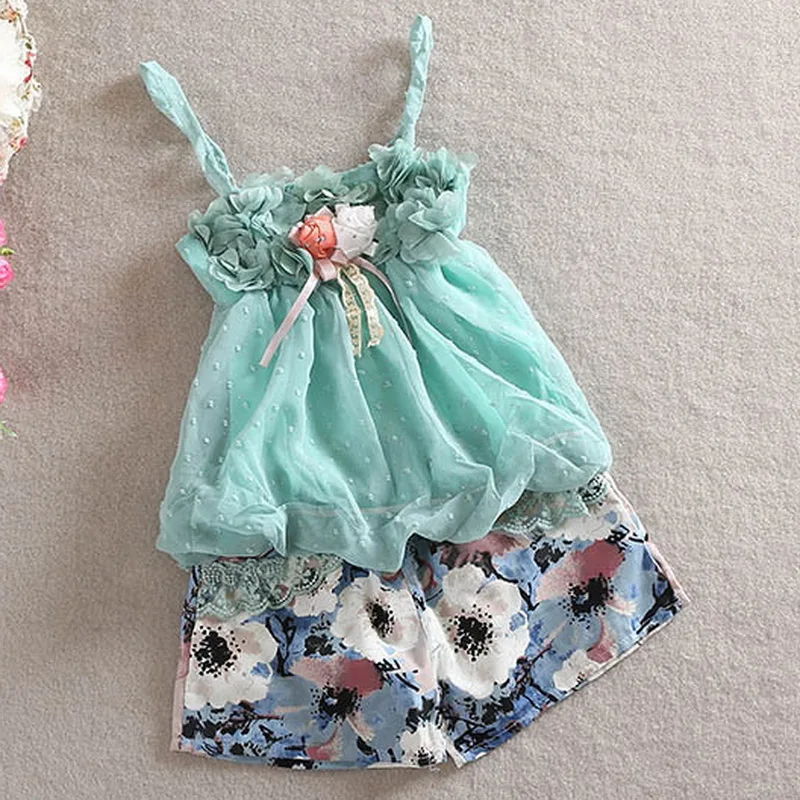 Детский шифоновый комплект из футболки на бретельках и шортов с цветочным