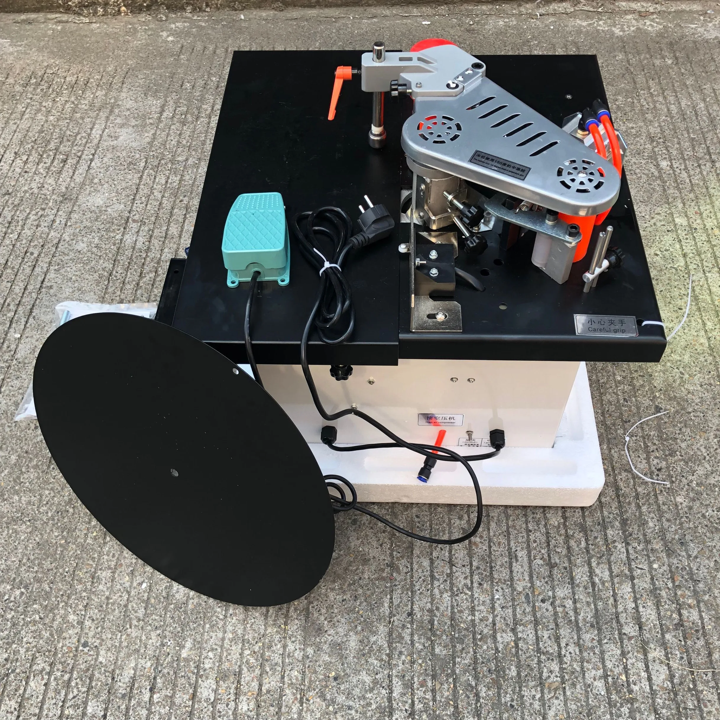 Деревообрабатывающий Кромкооблицовочный станок с контролем скорости мини