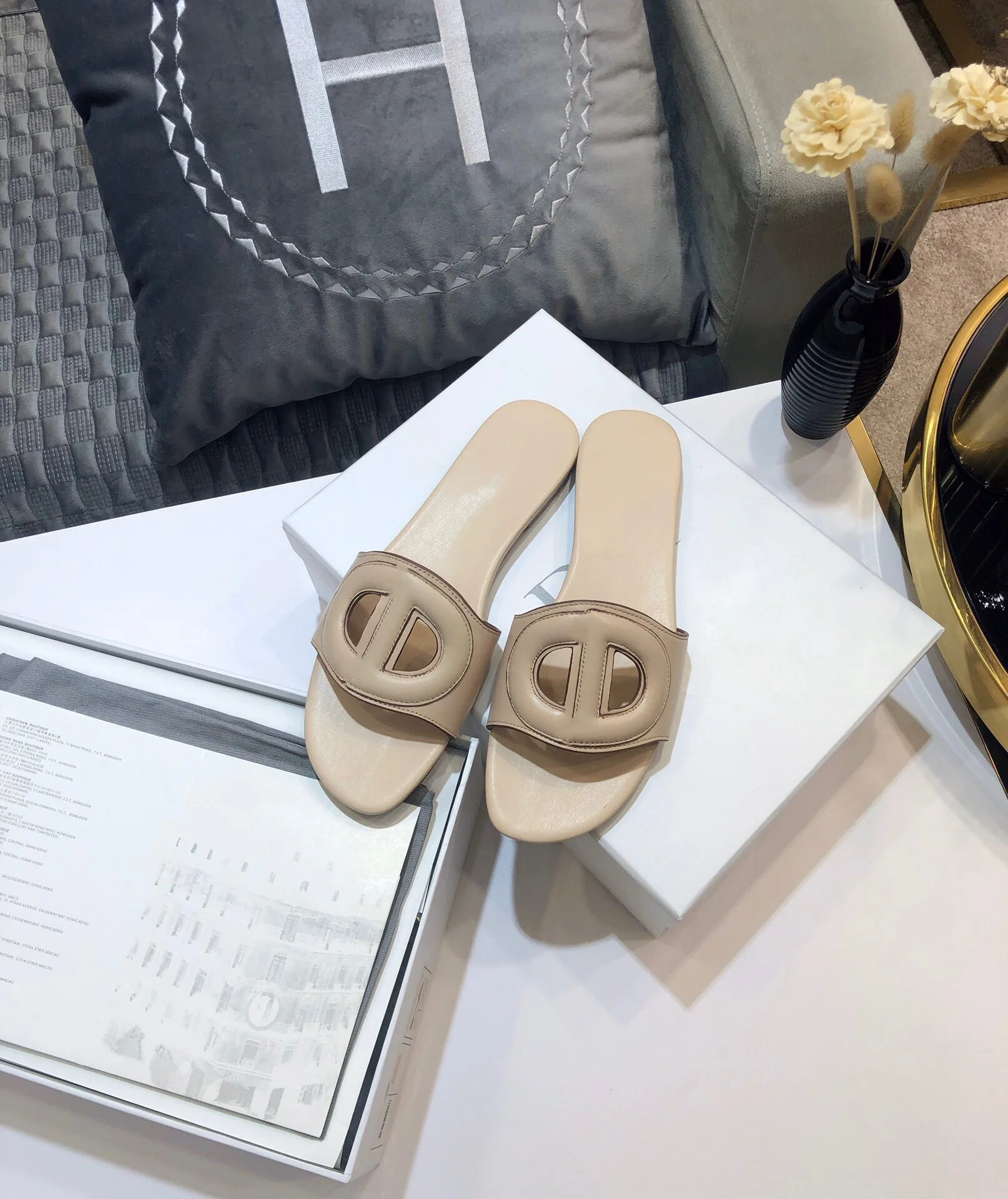 

2021 Flip-Flops Flat Slippers Pig Nose Hollow Sandals Women's Shoes Outer Wear