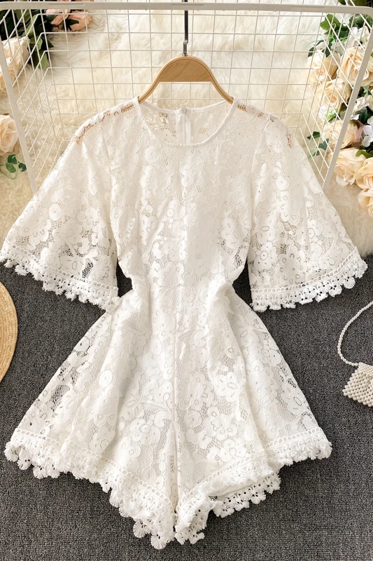 

Western style, age-reducing net red temperament, round neck, hollow, horn, short sleeves, waist, thin, wide-leg jumpsuits