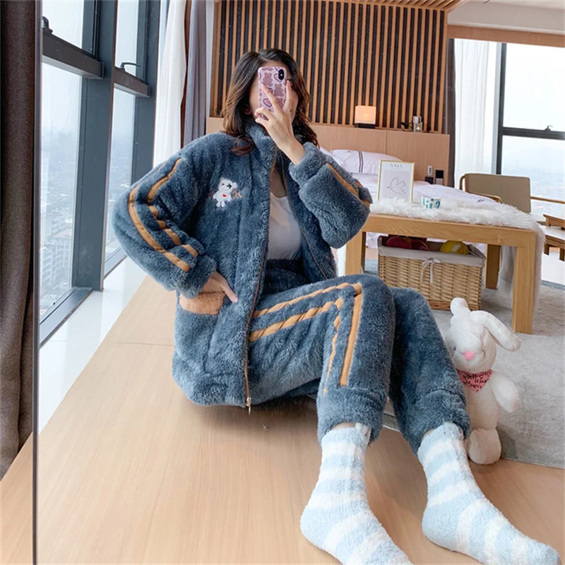 

2022 Winter Women's Warm Home Clothes SleepwearThree-Layer Thick Ladies Flannel Cute Cartoon Pajamas Velvet Pijama