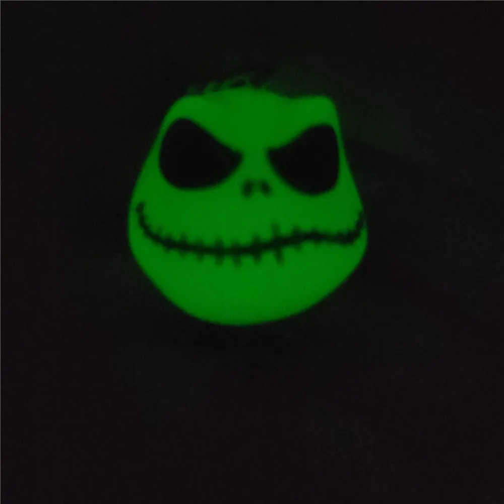 

New Arrival Fashion Luminous Keychain Creative Skull Shape Keyring Bag Resin Pendant Key Holder for Cartoon Fans Accessories