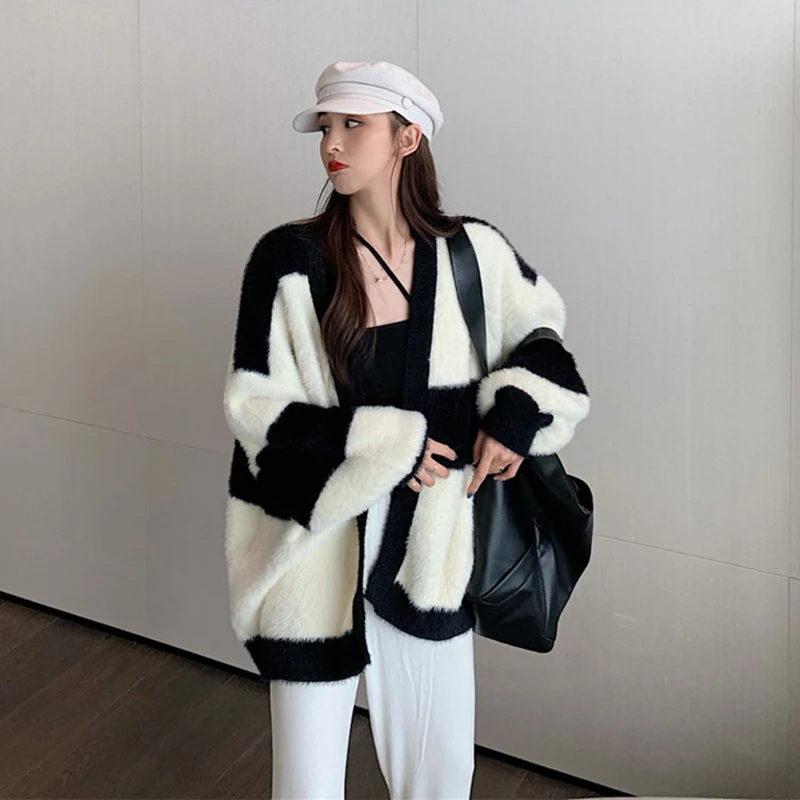 

Women Knitted Cardigans Sweater Fashion Autumn Long Sleeve Loose Colorblock Plush Cardigan Coat Casual Thick Female Tops 2021