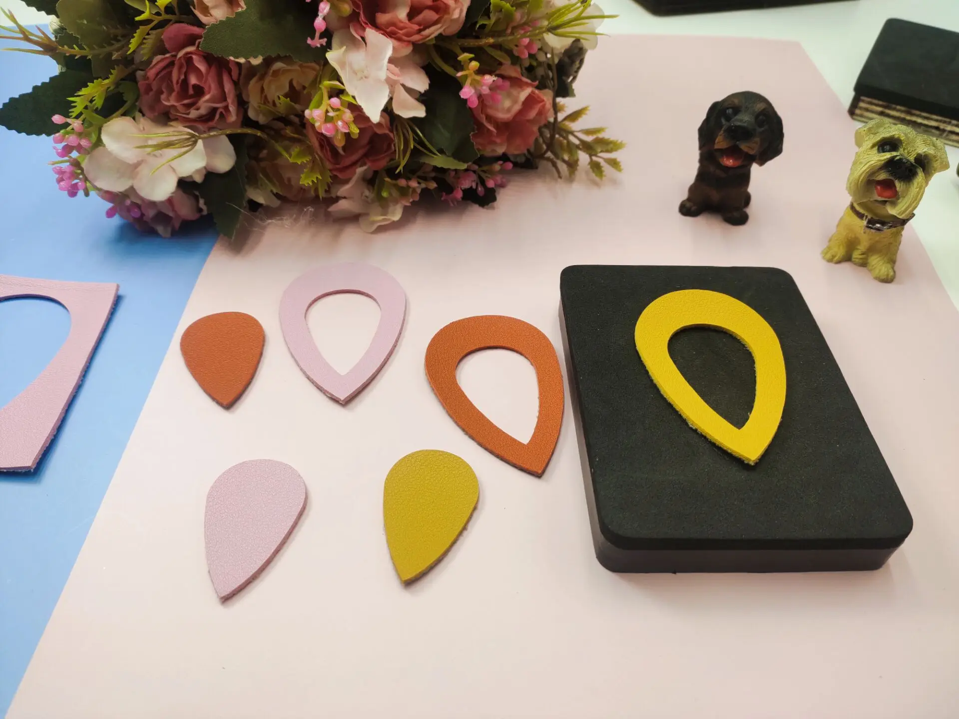 

2.5 inch earring scrapbook wood mold compatible with most machines