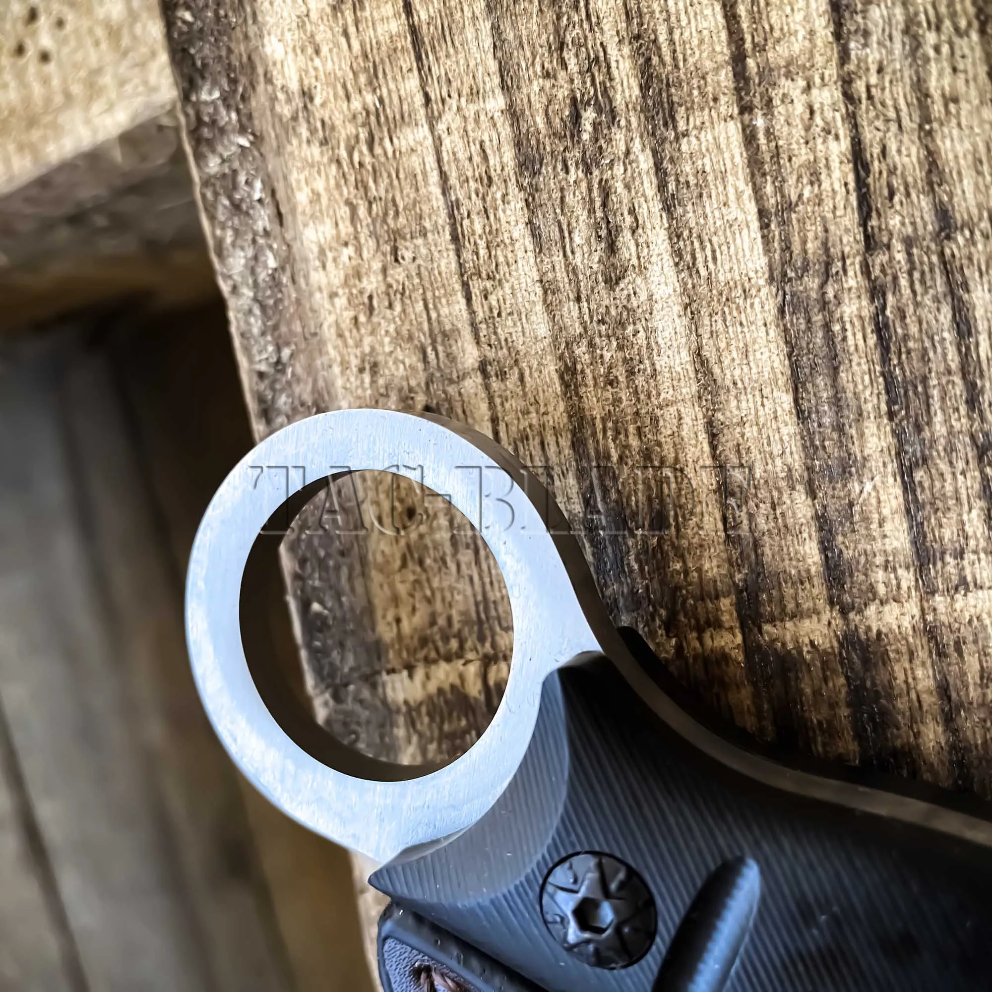 

Outdoor Camping Knife Hunting Self-defense Short Knife Straight Knife Survival Knife High Hardness Military Knife Retired Knife