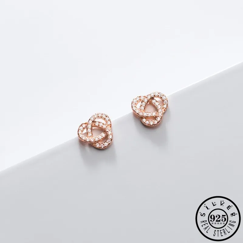 

Женские серьги-гвоздики из серебра 925 пробы, с фианитом