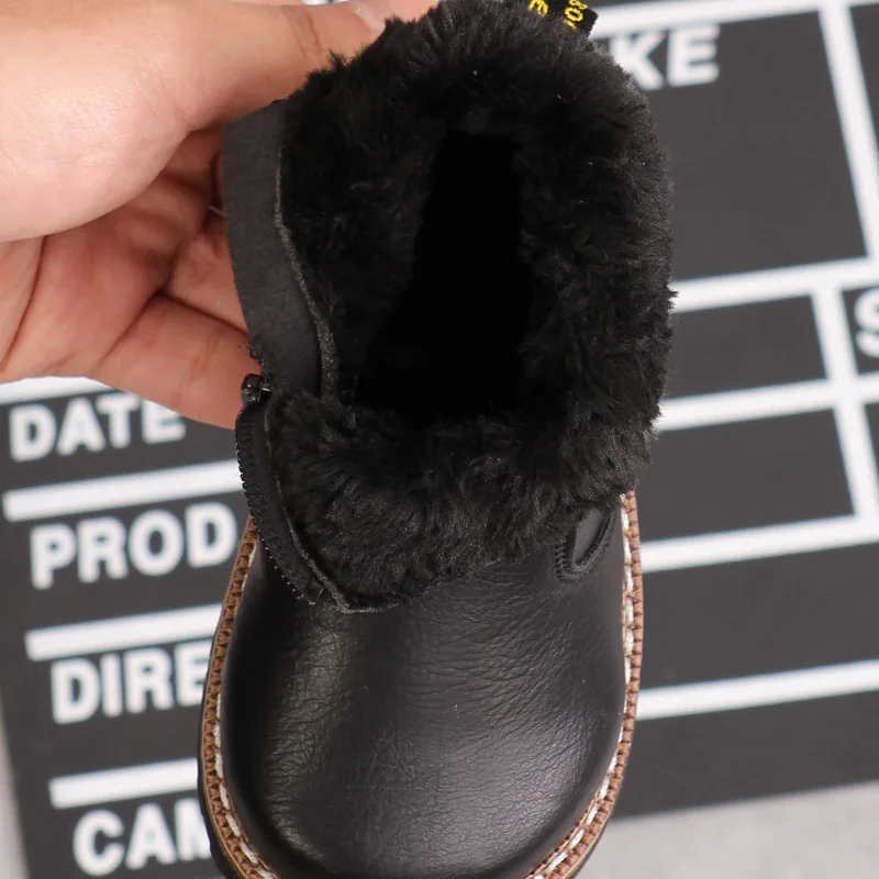 black with fur style Новые Зимние Детские Ботинки martin; модные ботинки для девочек с боковой молнией; качественные ботинки из микрофибры для мальчиков; теплая детская обувь с мягкой подошвой - Цвет: black with fur style
