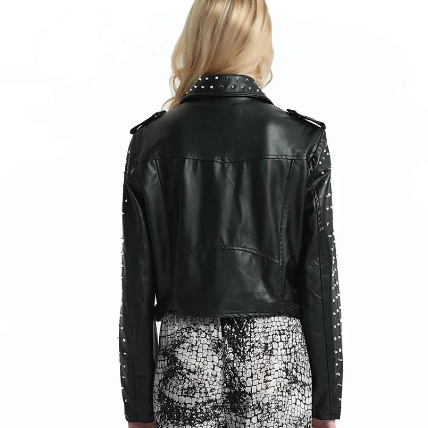 Женская короткая куртка из ПУ кожи с заклепками и бисером отложным воротником в