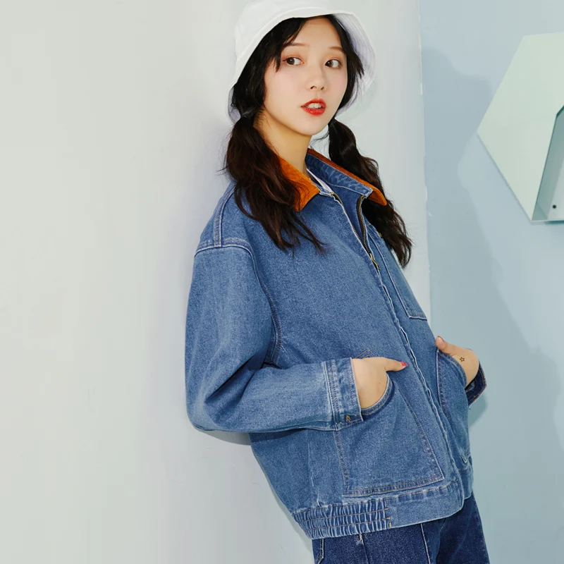 Женская свободная джинсовая куртка LEIJIJEANS голубая с оранжевыми пушистыми