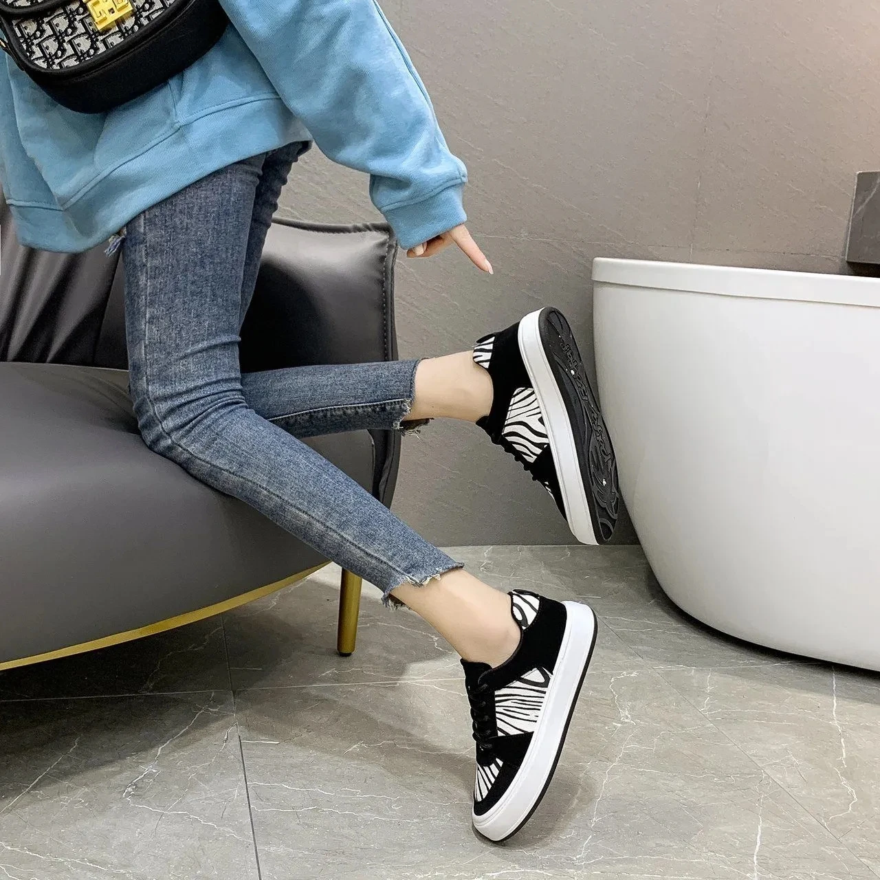 

Shallow Mouth Leopard Stitching Women's Sneakers Korean Fashion Lace-up Ladies Vulcanized Shoes Lightweight All-match Flat Shoes