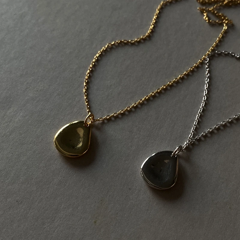 Женское ожерелье с подвеской в виде скошенного треугольника серебро 925 пробы |