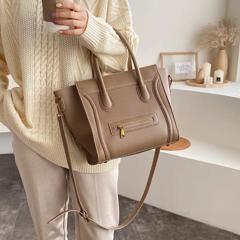 

2021 new handbag fashion smile face bag texture embarrassing face wing bag single shoulder straddle bag Pu women's bag