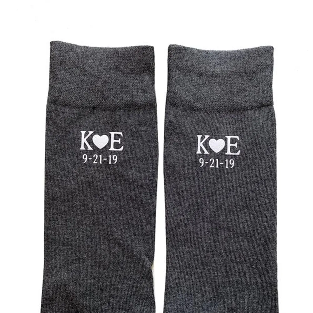 Носки для жениха и его брата с индивидуальной инициалкой и датой, в подарок на свадьбу, день рождения парня или День отца.