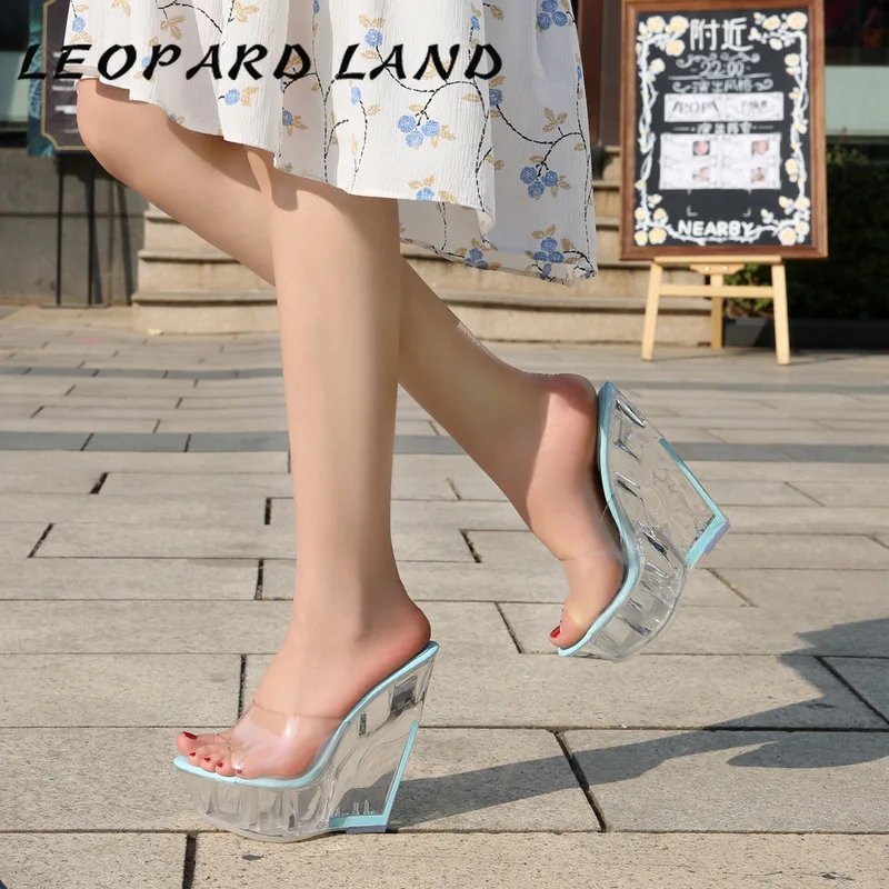 Леопардовые пикантные красивые шлепанцы на очень высоком каблуке прозрачные