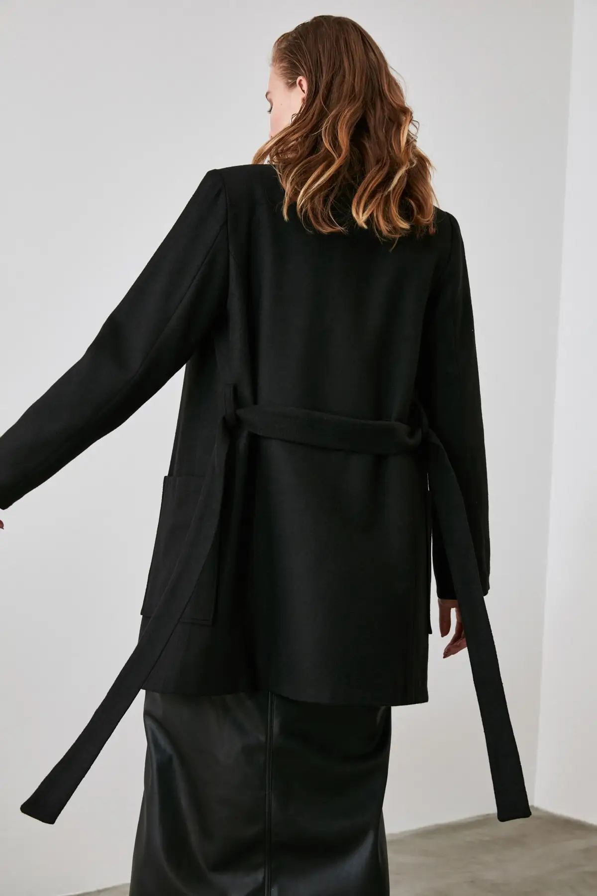 Трендовое черное шерстяное пальто TWOAW20KB0032|Женские куртки| |