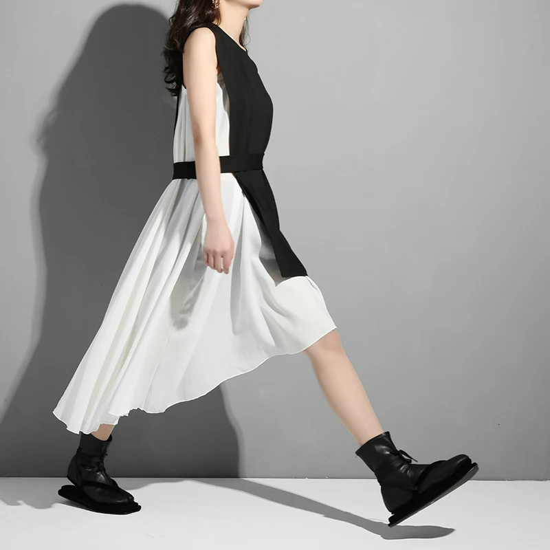 [EAM] Новое весенне-летнее платье с круглым вырезом без рукавов черного цвета с асимметричным подолом из двух частей Женская мода 4549