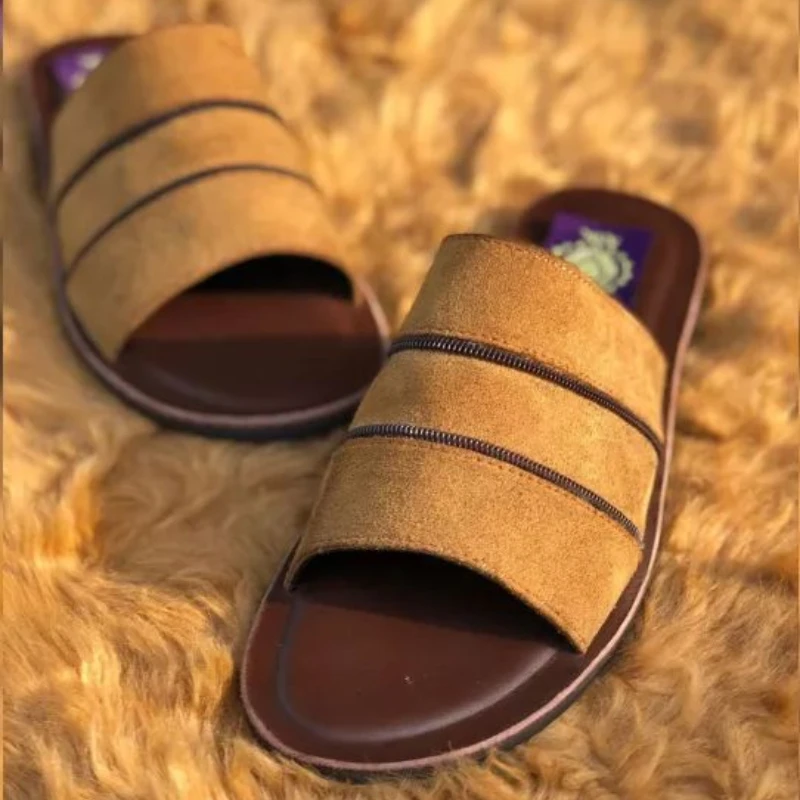 

New Men's Brown Suede Stitched Beaded Soft Sole In 2021 Summer Casual Cool Slippers Fashionable Personality Hot Selling KA381