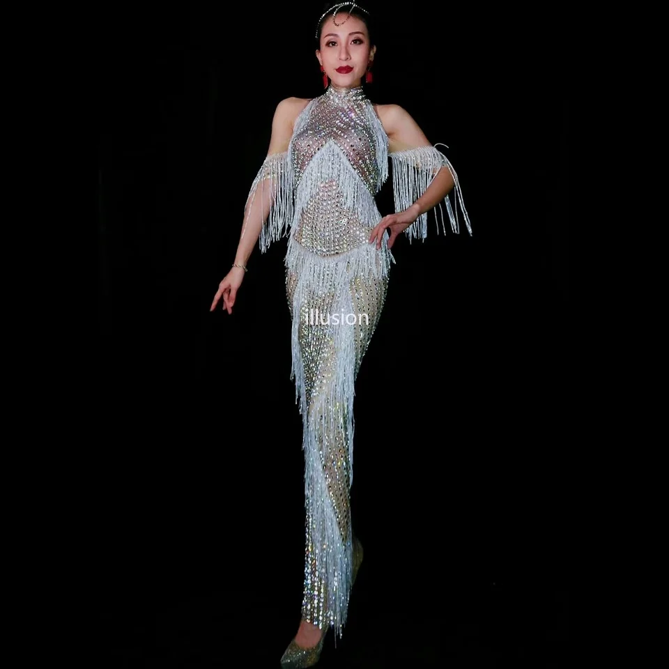 Женское вечернее платье со стразами и серебряной бахромой сексуальное
