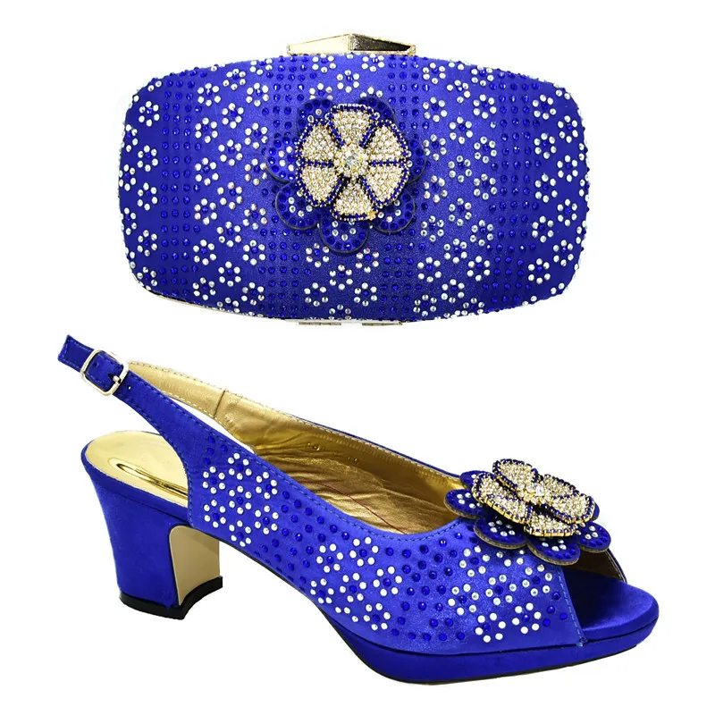 Новейший дизайн комплект итальянской женской обуви и сумки украшенный сумочкой