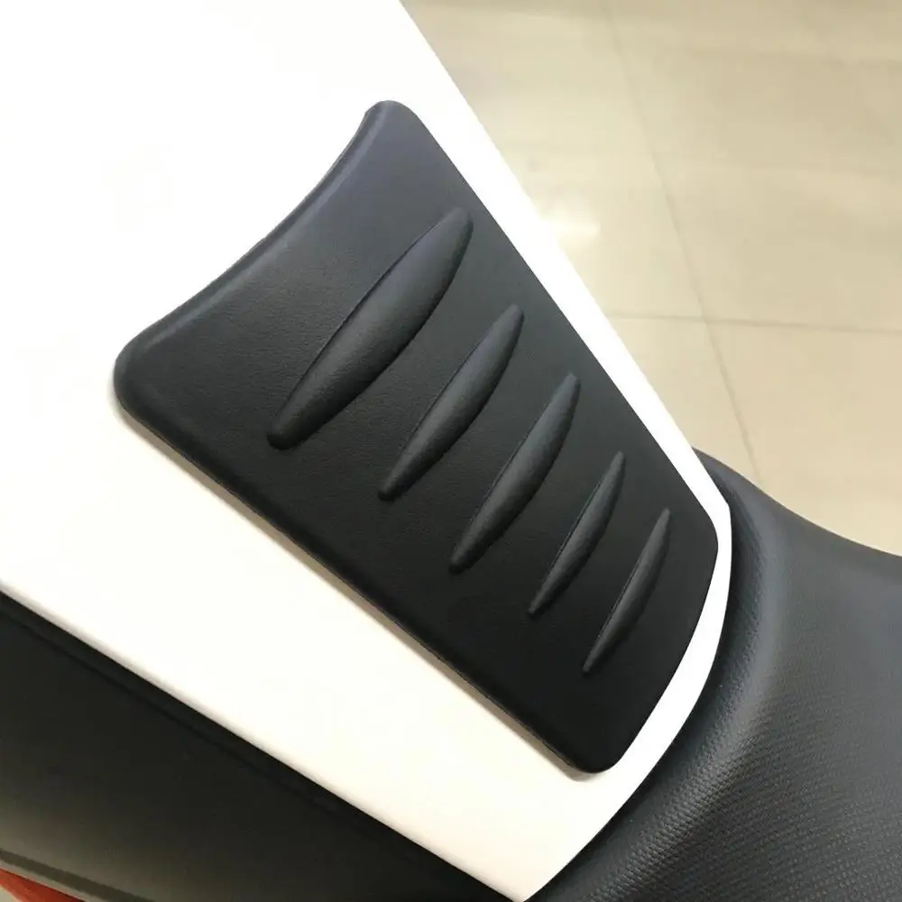 Черная резиновая боковая накладка на бак мотоцикла | Автомобили и мотоциклы