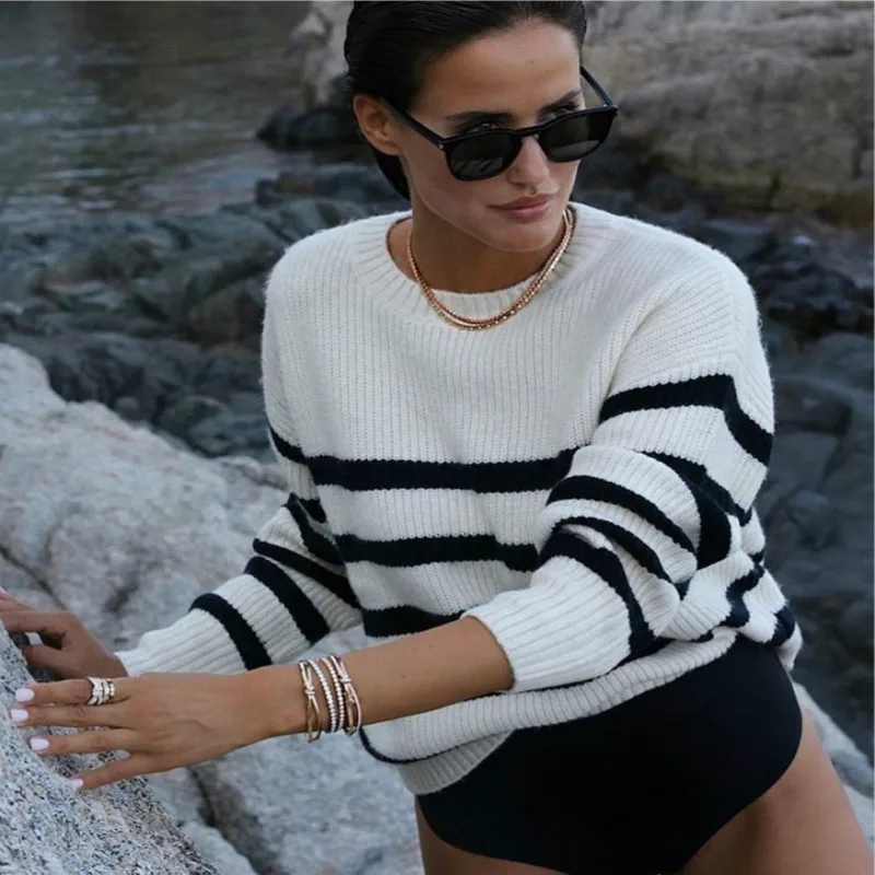 

2020 Autumn and Winter New Women's Knitted Sweater Tops Horizontal Stripes Fashion Loose Thickened Pullover Women's Sweater