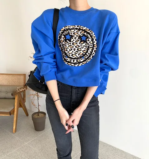 

2021 Spring and Autumn Korean Ins Retro Smiley Face Leopard Print Irregular Pullover Sweater Solid Color Top Fashion