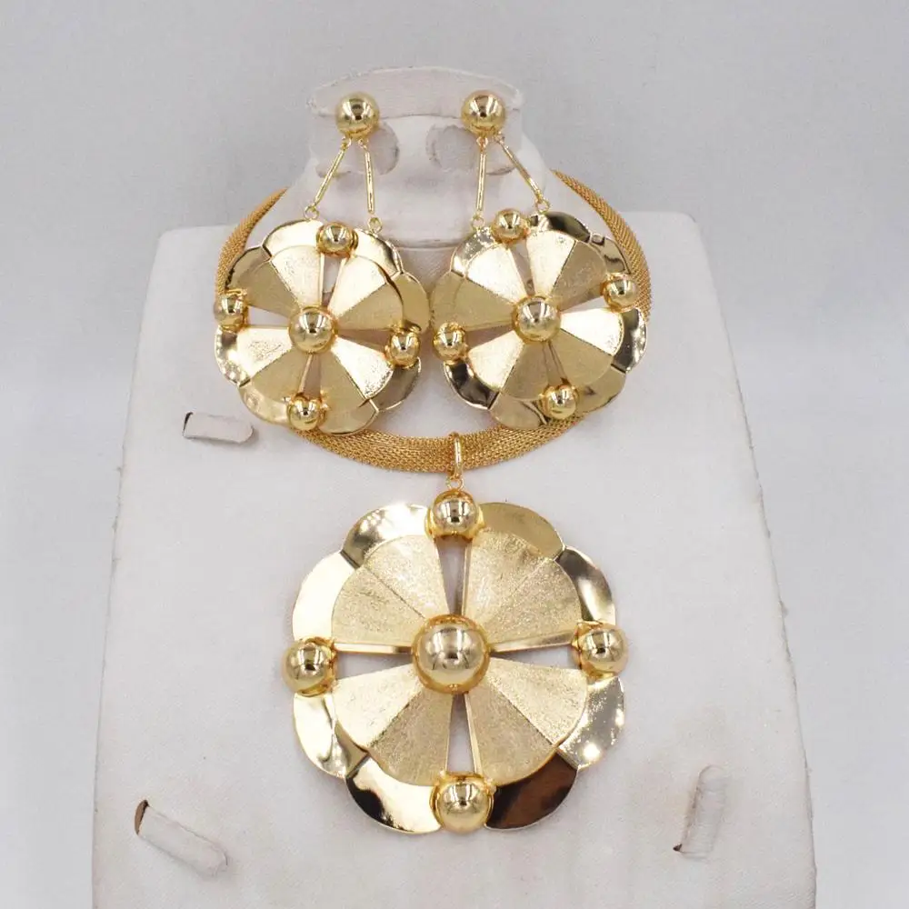 Женский ювелирный комплект из бисера и серёг цвет золото 750 | Украшения