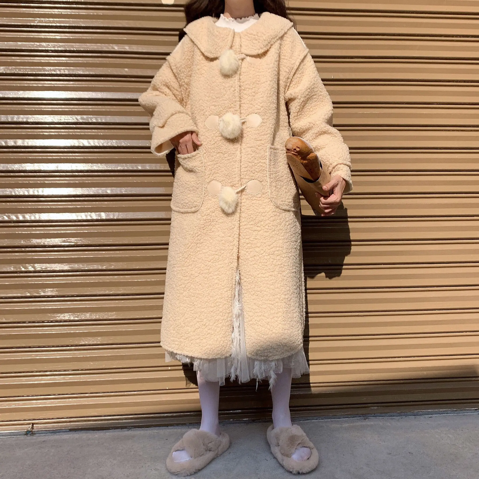 

VOOCIEC 2020 sweet doll collar loose wild imitation lamb wool college style long wool ball buckle jacket women autumn and winter