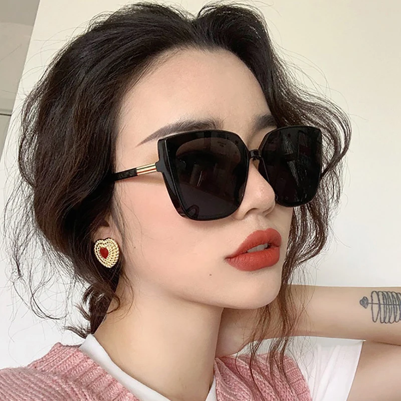 

2021 New Fashion Lady Oversize Rimless Square Bee Sunglasses Women Men Small Bee Glasses Gradient Sun Glasses Female Hot Sale