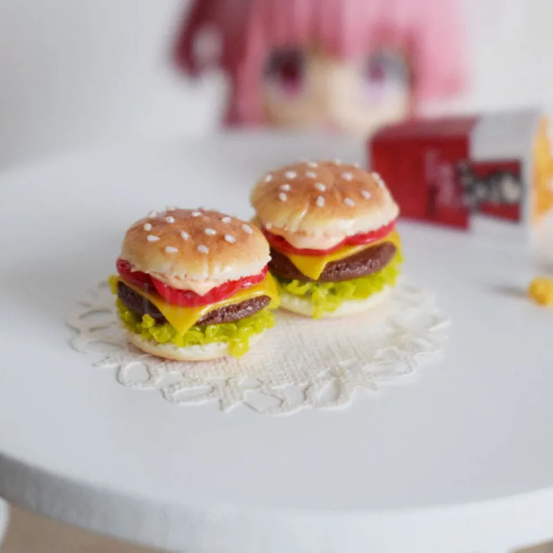 

Мини-гамбургеры ручной работы из глины, 2 шт., для ролевых игр в кукольный домик, миниатюрная еда для Аксессуары для кукол игрушки еды