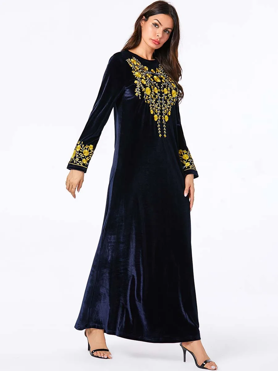 Мусульманское длинное платье с вышивкой вечернее бархатное в мусульманском