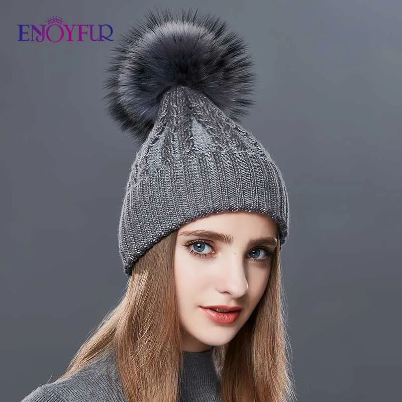 ENJOYFUR, модные зимние вязаные женские шапки из меха енота, женские шапки с помпонами, золотые и серебряные вязаные шапки