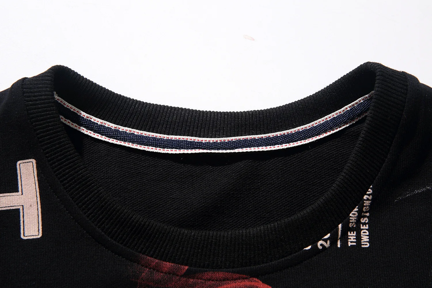 

Hoodies & Sweatshirts