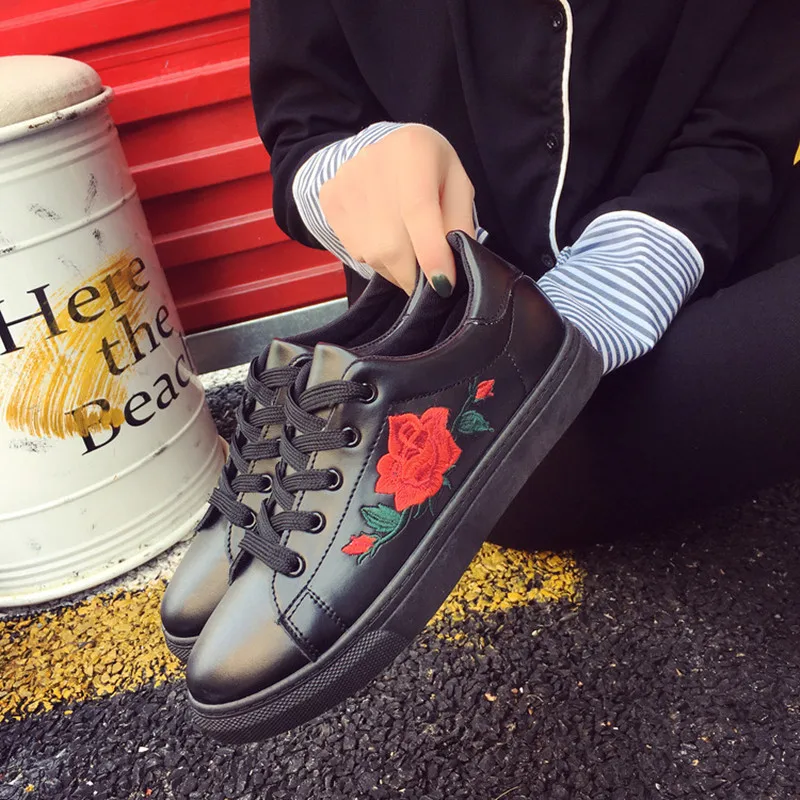 Тканевая обувь с вышивкой Женская Белая Белые кроссовки на плоской подошве