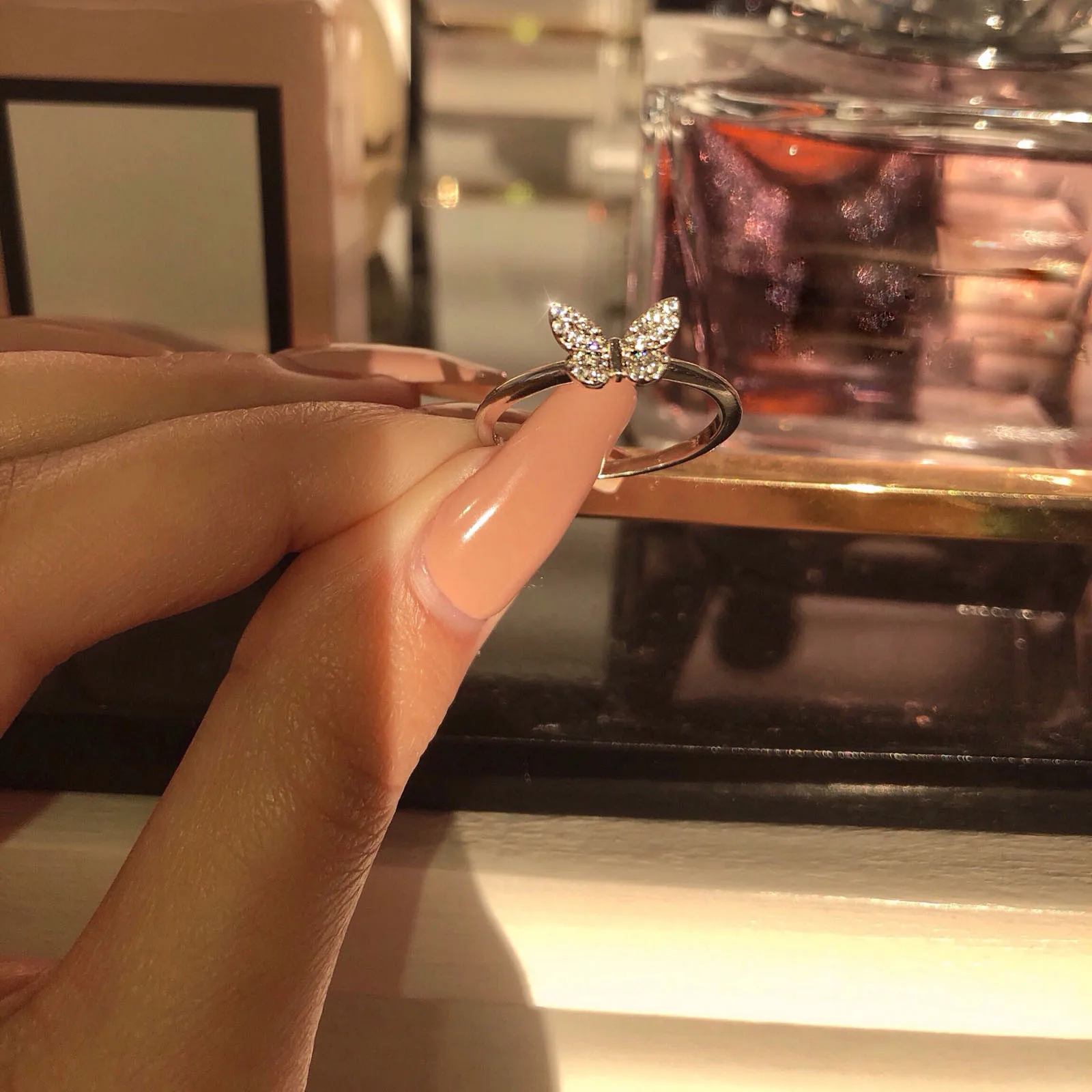 Женское кольцо из серебра с фианитом в виде бабочки | Украшения и аксессуары