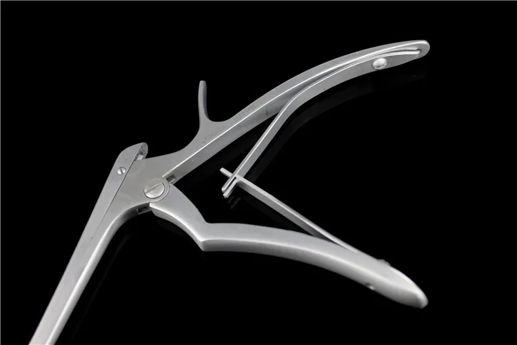 Носовой расширитель. Окончатые щипцы для миндалин. Носовой расширитель. Щипцы для носа. Щипцы для носа.