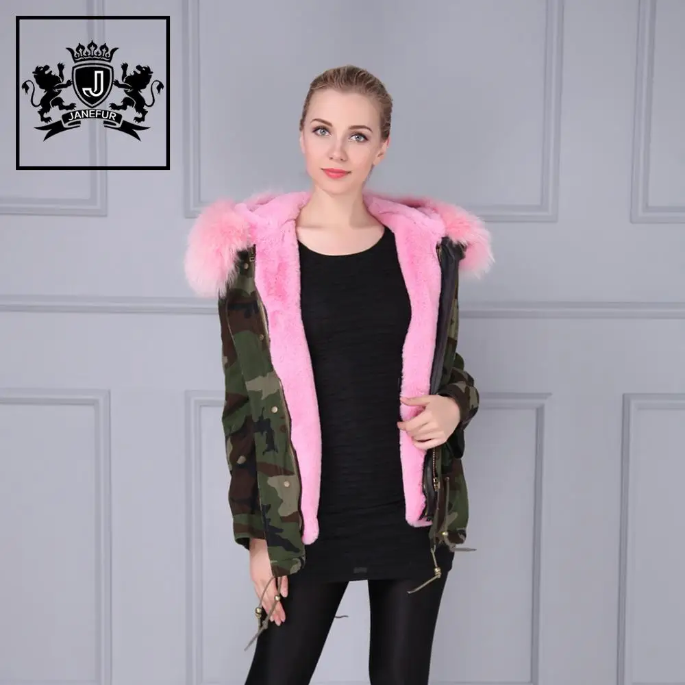 Куртка бомбер камуфляжная с воротником из меха енота| |