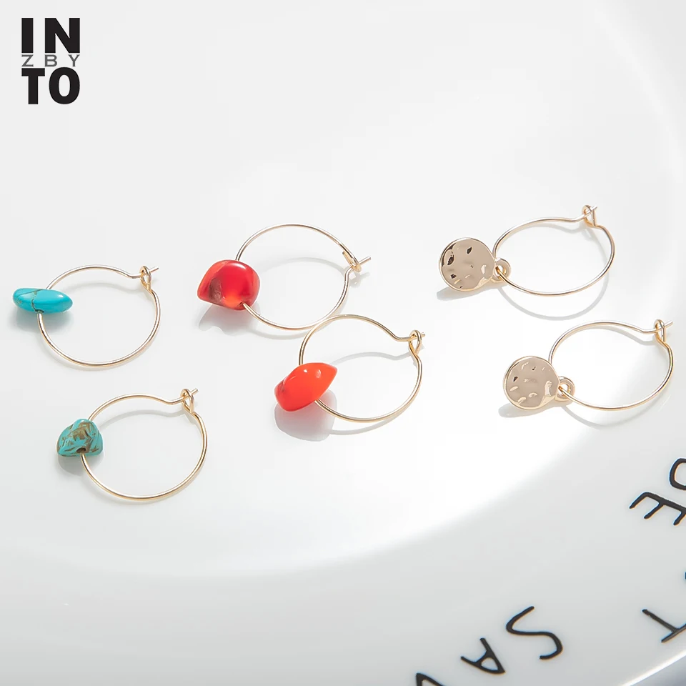 Небольшие серьги кольца из натурального камня женские комплект золотистых